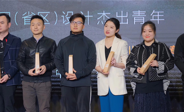 透过这一座座沉甸甸的奖杯，我们回归到作品本身。尚舍生活每次呈现的作品，都经过设计团队的夜以继日的构思与创作，从创新的设计到匠心的施工，我们从中不断自省、探索、完善，不懈怠每一个环节，脚踏实地，稳健的把脚下故事续写。