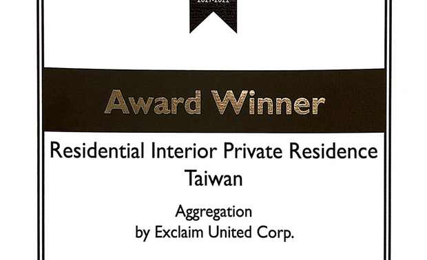 本文由OPEN编辑部撰写

IPA英国国际房地产奖（International Property Awards）成立于1993年，旨在表彰房地产领域的公司与设计者。该奖项按地区分类，参赛者的作品在其相关的地区级别内，会由经验丰富的专业团队进行评审，优胜者将被邀请参加每个地区的颁奖晚宴，并有权在其营销中使用享有盛誉的徽标，而IPA的影响力可比美食界的米其林！

回应热爱亲近自然的一家四口，京璽國際 周彥如 设计总监 在作品《聚合・传家 乐沐大喆》中，透过艺术手笔细细摹写家的丰富表情，塑造家庭共聚的美好光景，恬澹悠远的设计手法，获得2021英国IPA房地产大奖奖项亚太区「室内设计私人住宅类-Winner」殊荣，将品牌魅力风光展现于国际舞台！
