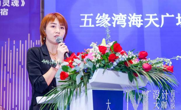 刘文兰
五缘湾海天广场企划营销总监
五缘湾商场凭借其优越的地理位置,完善的管理制度,帮商、富商、强商的经营理念,在全国红星300多家商场中名列前茅,200多家加盟商场中位居前3,更是高端家居建材品牌打开福建市场的首选之地。
作为海西建材家居标杆市场、福建高端的家装建材市场,我们将地铁2、3号线直接无缝接入商场。未来3年内,我们将打造全国最具竞争力的6馆1空间,目前我们已经有成熟的高端橱柜、智能电器、瓷砖岩板、整体卫浴、全屋定制、五大主题馆,未来1-3年我们将重点打造系统门窗主题馆和美学艺术空间。