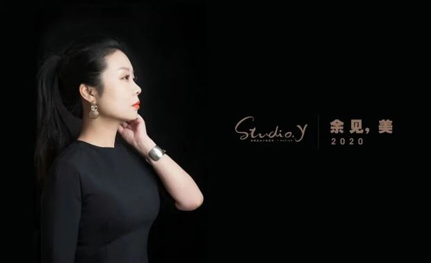 
在探索室内设计的建筑语言上，给出了自己的答案：理想的设计需要追求尺度与美学的平衡。理性的尺度与感性的美学相结合，达到一种混融而和谐的平衡，才能实现设计的完满之意。在构成上，二者缺一不可，在关联上，二者恰切融合。