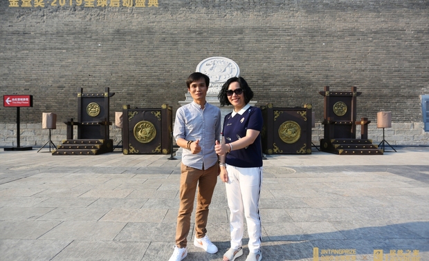 与金堂奖黄秘书长同行