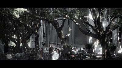 而要把这棵重达10吨、树根直径达3米的榕树种到室内却是费了一番周折，听完设计师的介绍，笔者也深深感受到其中的不易。