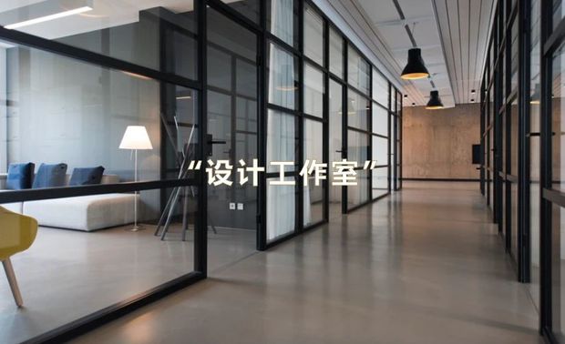 设计工作室
设计工作室，与家装公司相比，体量偏小，以设计总监为核心，有着自己的设计理念，用以满足多元化、个性化的客户需求。
优点：设计意识，服务细致
缺点：没有完整的施工、产业链体系支撑，效率不高


了解了以上四种装修业态，我们不禁开始思考，行业提供的服务中最有价值的到底是什么？相信这个答案并不难猜，对，是“设计”，“设计”是我们进行一切思考的根源，与客户的满意度直接相关。无论是最初松散无序的装修游击队，还是线下、互联网套餐家装公司，他们虽然解决了装修链上的某个或系列流程问题，却都还徘徊在设计之外。再回过头来看最近3年方兴未艾的设计工作室，他们虽然以满足客户的多元化审美需求为发力点，有着自己的设计理念与抱负，但是因为疏于流程体系管理，设计落地以及执行效率仍然很不理想。有别于这四类装修业态，尚舍生活自成立之初，就对市场的变革有着清醒的认识，未雨绸缪，全方位准备，坚持走出了属于自己的“第五类公司”之路。