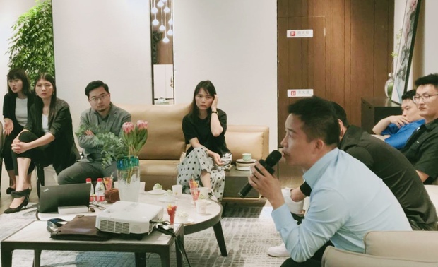▲平台创始人周超先生活动发言

南京家居平台作为金堂奖·南京站的执行方，一直致力于发挥我们的媒体属性，为本土优秀设计师提供更广阔的交流平台。未来我们还将聚焦设计前端，提供更多有价值的业内交流和游访学活动。推荐、扶植优秀设计师，构建高效、健康的室内产业生态。