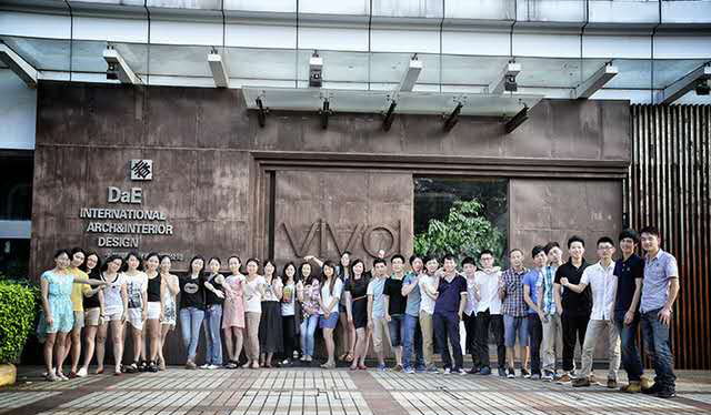 台湾大易国际.邱春瑞设计事务所

当笔者问道：“您的定位更像设计工作室，而不像集团化的设计公司，那会不会在销售上有风险？”
邱春瑞回答说：“设计本身不是一门生意，一定要坚持。我坚持下来了，坚持原创就不能怕，坚持并坚信下来，才能成就现在的我。”
