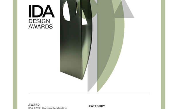 本文由OPEN编辑部撰写

美国IDA国际设计大奖（International Design Awards），旨在表彰「设立新标准」与「突破室内设计界限」、「改变人们生活和工作空间」的优秀设计师及团队。以创新性、实用性和发展性等多种面向为评选标准，发掘建筑、室内设计、产品设计、平面设计和时尚方面的新兴人才，每年吸引来自数十个国家的顶尖设计者，竞相角逐此项权威大奖！

峥嵘设计 廖峥 廖嵘 设计师 善用意象式设计，将窗外云景融合室内天花板造型，形塑逐渐舒展的辽阔场面，搭佐清水模、实木皮和水泥漆等建材，透过源于自然的色彩与质地，演绎天地相映的风貌，安定恬逸的家宅作品《排云之境》获评审青睐，拿下2022 IDA Design Awards「Honorable Mention」表彰！
