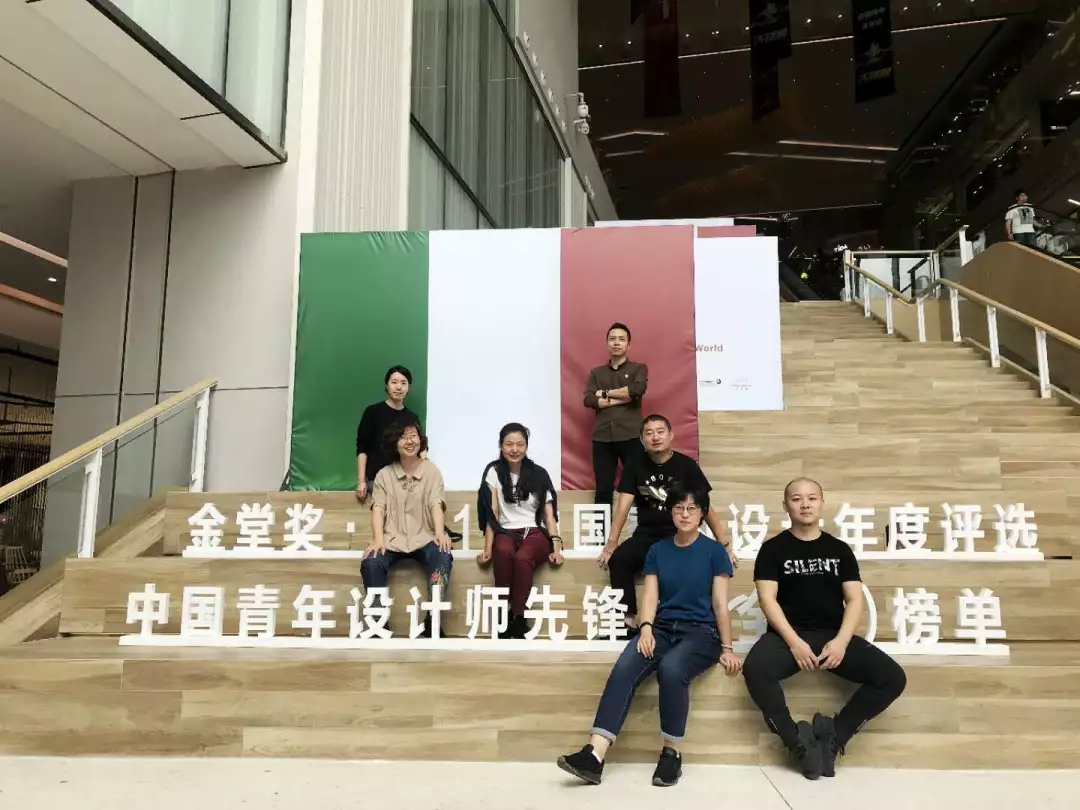 对于设计师来说，荣登先锋榜的意义非凡。是金堂奖和先锋榜给设计师们提供了展现自己的机会，让作品得到肯定，使设计品牌获得大众认知。这莫过于是设计师的最大动力！相信设计师定会坚持不懈的努力，做出更好的设计！