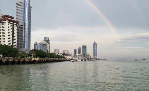 又现彩虹