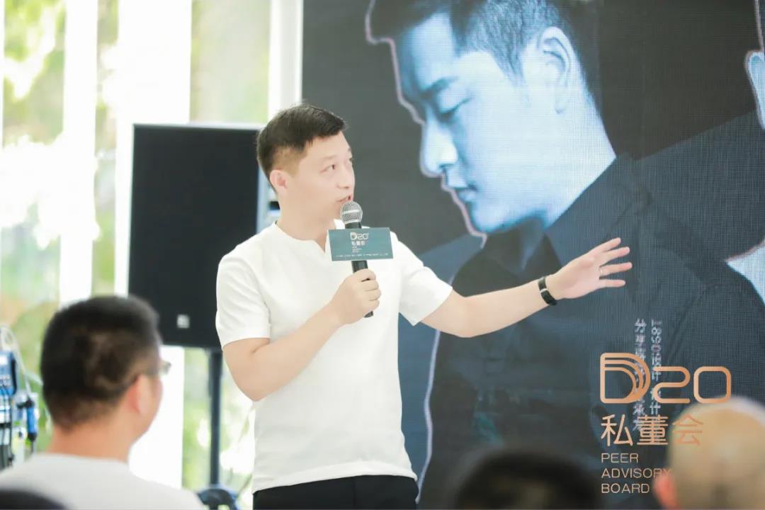 除了内部分享之外，今天也是我们“老宅新生”设计奖的启动礼。老宅新生是时下城市建筑的热门话题，面临着越来越多的老建筑，更多城市选择以包容的态度接纳，对老宅进行重新设计与活化，从而唤醒老宅的魅力。



