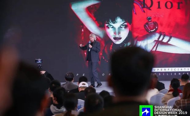 上海自古以多元的文化及创新、融合、开放的城市姿态著称，且于2010年正式获批准加入联合国教科文组织“创意城市网络”，并获得“设计之都”称号，为创意设计的孕育和发展提供了无限的想象空间。上海国际设计周，在时代的浪潮下应运而生。