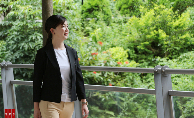 
简兆芝 主持设计师(建筑师)

简兆芝 /Kathy
学历
国立交通大学建筑研究所 设计组硕士

经历
皓宇工程顾问股份有限公司 建筑暨都市设计组－副理
固特室内设计工程有限公司－专案设计师
欣汉设计工程有限公司－主设计师
实力文教机构 建筑师班－讲师
台北科技大学 非学分班－兼任讲师
兰阳技术学院－兼任讲师
西安贾孝远建筑师事务所－室内设计部经理
大器设计－部门经理
陈廷杰建筑师事务所－室内设计总监

公司宗旨
简兆芝室内装修设计股份有限公司，尝试探寻「人」与「空间」的融合及对话。「空间」是一个装置的机构，这个机构含括了种种静态与动态的行为，「设计」为了各种静态及动态的行为，进行量身订製规划、配置，进而使其达到合理的安排及使用化，在这个过程中包含了区隔、动线、配置预算，以上这归属于机能性的部份，在设计上我们必需呈现生命力，更精准的是说让它可以带出其本质的灵魂，充满其中。

设计理念
顺应空间场域的自然特性、使用者的活动状况、构造方式而决定其空间设计定位；希望从其空间视觉上表现出内外张力的互动，及空间质量与色彩的平衡，将空间呈现出互相交错及延伸之特性；可融合出使用者与其空间之个人化独特空间氛围， 希望扬弃僵化的空间区分之边际线，运用简洁创新的手法，来定义空间本身的生命力，脱茧出传统空间界线定义的束缚；不遵守传统对称设计的手法，端视使用者需求及平衡设计之手法来呈现空间效果。

获奖经历
2022 美国 Muse Design Award《璞石琢辉》- 金奖
2022 美国 Muse Design Award《漫飨和食》- 银奖
2022 法国 Novum Design Award《煦光蕴玉》- Silver Winner
2022 德国 iF设计大奖《煦光蕴玉》- iF Award
2021 中国 金堂奖 - 年度杰出公共空间设计《煦光蕴玉》
2021 杜拜 设计大赛《煦光蕴玉》- 商业空间 铜奖
2021 台湾 华人金创奖《煦光蕴玉》- 医疗院所类 银奖
2021 英国 Outstanding Property Award London《舞花绽艺》《煦光蕴玉》Double Winner
2021 中国 亚太室内设计菁英邀请赛《煦光蕴玉》- 商业空间类 大奖
2021 中国 亚太室内设计菁英邀请赛《酌艺》- 佳作奖
2021 美国 Muse Design Award《舞花绽艺》《煦光蕴玉》- 双金奖
2021 中国 地产设计大奖《墨艺藏金》- 优秀奖
2021 法国 Novum Design Award《舞花绽艺》- Silver Winner
2021 韩国 K-Design Award《酌艺》Finalist
2020 中国 Design Focus 国际空间设计大奖 荣获 年度设计行业菁英人物
2020 中国 金堂奖《墨艺藏金》入围
2020-2021 中国 室内设计年度封面人物
2020 英国 Outstanding Property Award London《墨艺藏金》Honorable Mention
2020 中国 亚太室内设计菁英邀请赛《墨艺藏金》住宅空间类 佳作奖
2020 杜拜 国际专业室内设计大赛《墨艺藏金》住宅空间类 铜奖
2020 法国 MAISON＆OBJET Design Award《墨艺藏金》入围
2020 美国 MUSE Design Awards《墨艺藏金》《磐石雅居》金奖
2020 中国 金外滩奖《Deloitte Taiwan》最佳办公空间 优秀奖
2019-2020 地产设计大奖．中国《Deloitte Taiwan》优秀奖
2020 台湾 华人金创奖《墨艺藏金》佳作奖
2020 法国 NOVUM DESIGN AWARD《磐石雅居》银奖
2020 德国 German Design Award《Deloitte Taiwan》Winner
2019 中国 金堂奖《Deloitte Taiwan》入围作品
2019 英国 Outstanding Property Award London《Deloitte Taiwan》Winner
2019 英国 Outstanding Property Award London《幽岸岩光》Winner
2019 美国 International Design Awards《幽岸岩光》Honorable Mention
2019 美国 Muse Design Award《幽岸岩光》金奖
2019 义大利 A' Design Award and Competition《Deloitte Taiwan》银奖
2019 杜拜 DUBAI Competition《Deloitte Taiwan》《幽岸岩光》双银奖
2019 中国 M+高端室内设计大赛《幽岸岩光》年度影响力TOP100
2019 中国 亚太室内设计精英邀请赛《Deloitte Taiwan》大奖《幽岸岩光》荣誉提名奖
2019 美国《interior Design》中文版 1989-2019 全国百名优秀室内建筑师
2019 台湾 华人金创奖《Deloitte Taiwan》优良作品《幽岸岩光》入围
2019 美国 SPARK Spaces Design Awards《Deloitte Taiwan》Finalist

银奖作品《璞石琢辉》
