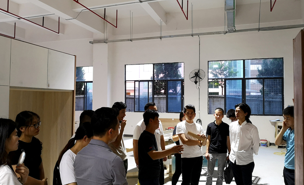 优品装配工厂是由材料配送中心和加工中心组成，自成立以来，凭借规模大，品种全，质量高，绿色环保等优势全方位保障业主装修利益，赢得了广

大盛堂客户的一致认可。