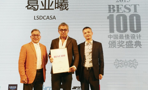 ▲荣获艾特奖IDEA-TOPS（艾特奖）最佳别墅豪宅设计奖，图为葛亚曦参加颁奖盛典
