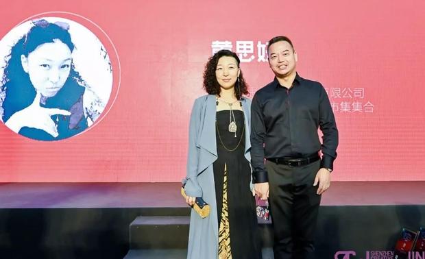入场嘉宾：深圳市思妍空间设计有限公司、CHRIS&CHRIS创意市集集合品牌店 创始人 黄思妍女士与广东省装饰行业协会理事、深圳市装饰行业协会理事、蓝调装饰设计工程（深圳）有限公司总设计师 赵春龙先生共同入场。
  
