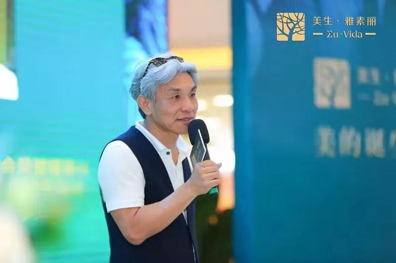 金堂奖·中国室内设计年度评选评委、台湾室内设计专业技术人员学会荣誉理事长、台湾中原大学室内设计系硕士研究生导师、大涵空间设计咨询公司董事长，赵东洲老师的主题分享掀开了本次开业典礼的另一高潮。在他的设计中，空间动线、光线及风的流动与风格、品质一直深受行业赞誉。他现场分享的案例给了设计师们许多独特的视角和思路，赢得了现场嘉宾的掌声与喝彩！
