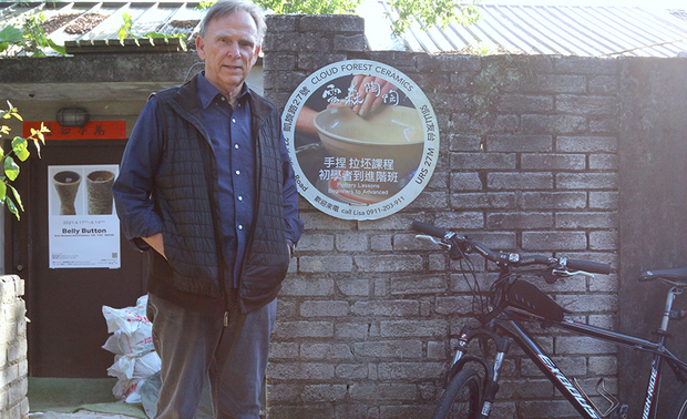 来自美国的David Pipkin，因为建筑师本业落脚台湾，一待就是30几年，而后将热爱的陶艺，结合打造成位于阳明山上的「云森陶陶工作室（Cloud Forest Collective,CFC）」，藉由「无私分享」概念，延伸拥有陶艺工坊、艺术家驻点计画，以及展览场地等的活动场域，让每位到此的宾客，都能享受其中悠閒情谊，并交流创作灵感。

舒杰设计创办人暨设计总监 陈琬婷