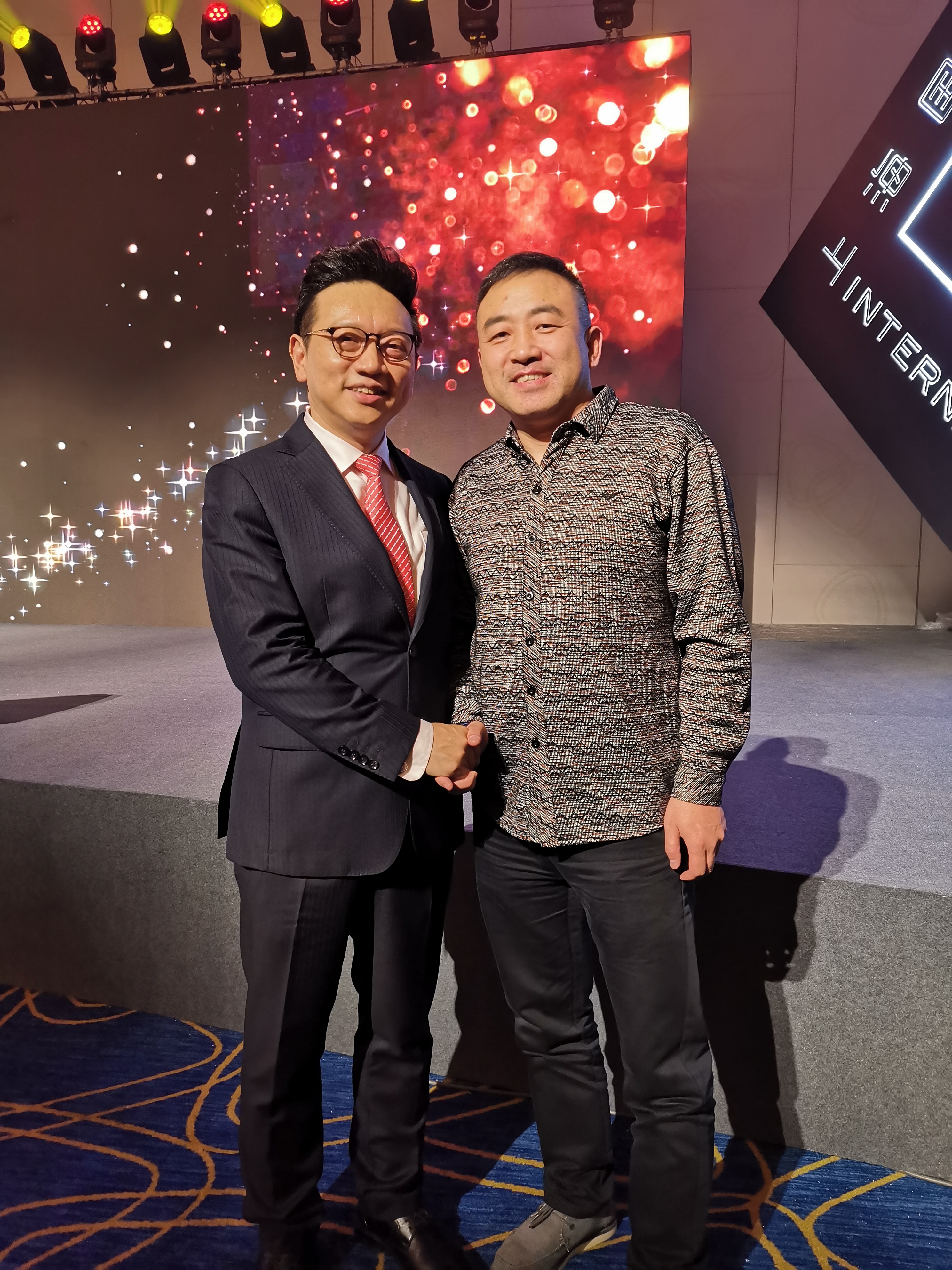 《梦想改造家》著名主持人骆新合影