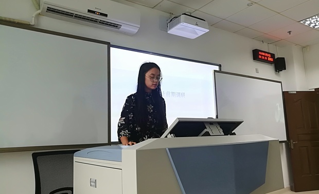 学员小组代表在分享毕设,学生已有的知识结构和认知水平,导师根据毕设内容结合实践经验及专业知识给予建议、指导,让学生理论到实践更深入的认知和运用专业知识。