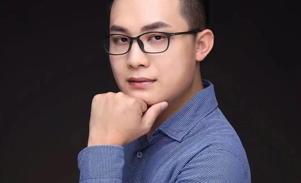 梁培祥
云尚·舍计装饰
我希望能有自动监测人体健康的设备,这样像老人在家摔倒,就可以及时求助。
最后合影留念▽