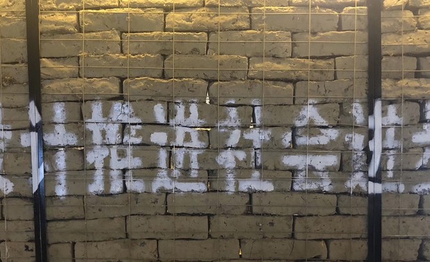 心甘情愿被牵引着
赴一场关于设计的催眠