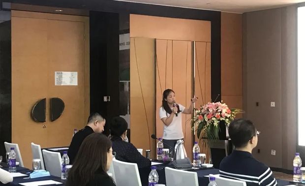 事务所在总结中也阐述了各个工程进行的阶段、出现的问题以及解决方案。目的是在今后，满足客户在装修中的所有设计需求，为业主提供一站式的设计服务，解除业主在装修中遇到的一系列麻烦。