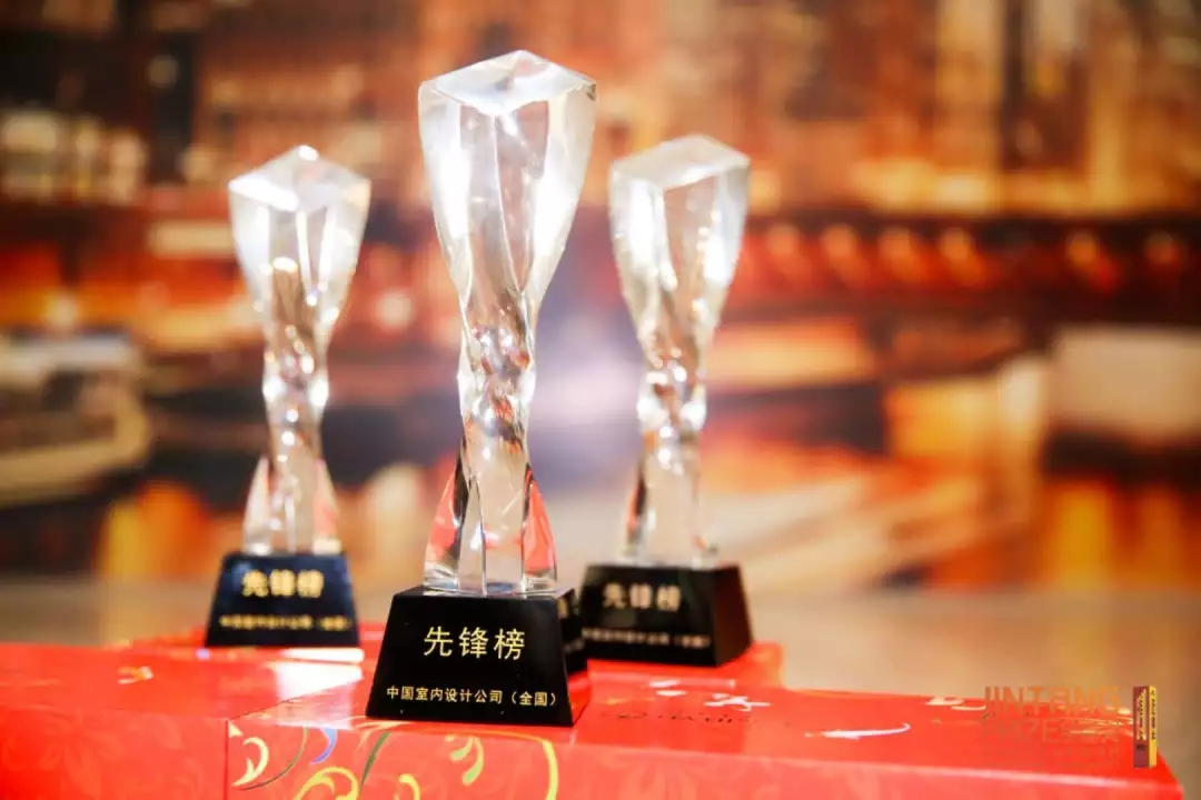 这是一次属于设计师的盛会，更是设计行业飞速发展，获得成果的真实写照，作为一名设计师而参与其中，真的是十分荣幸与自豪。
