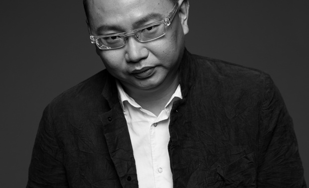 韩松
深圳昊泽空间设计有限公司创始人

部分荣誉：
深圳市室内设计师协会/会员
深圳市室内建筑设计行业协会/理事
2016年度国际空间设计大奖艾特奖最佳样板房设计大奖
2015年度亚太区室内设计大奖展示空间类设计十佳作品奖
2015年度国际空间设计大奖艾特奖最佳陈设艺术设计提名奖
2015年度国际空间设计大奖艾特奖最佳别墅设计提名奖
2015年第五届室内设计精英邀请赛最佳空间艺术奖
2014年度国际空间设计大奖艾特奖最佳样板房设计提名奖
2014年度金堂奖最佳售楼处/样板房设计十佳作品奖
2014年度现代装饰传媒最佳样板房提名奖
2013年度最佳室内设计师
2013年度中国室内设计十大风云人物奖
2012年度大中华区十佳样板房设计师

丨作品设计图：
