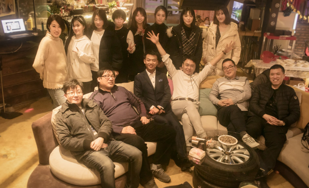 轰趴Casino秀，放飞自我展露多面人生，美美哒我们同时还拥有智慧与才艺，PK神秘奖品到手软。