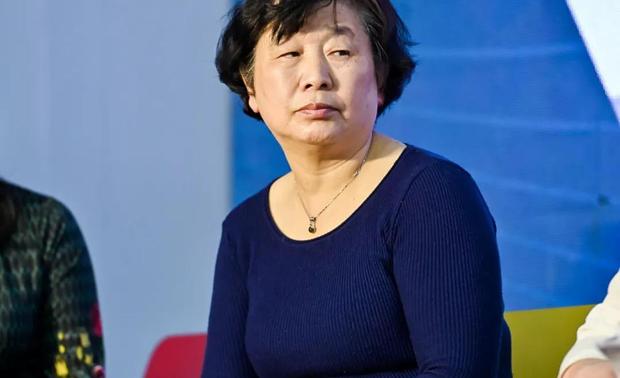 赵毓玲
《中国室内设计年鉴》总策划
中国建筑学会室内设计分会资深顾问 
中国建筑学会室内设计分会（CIID）理事
江苏省室内设计学会副秘书长
