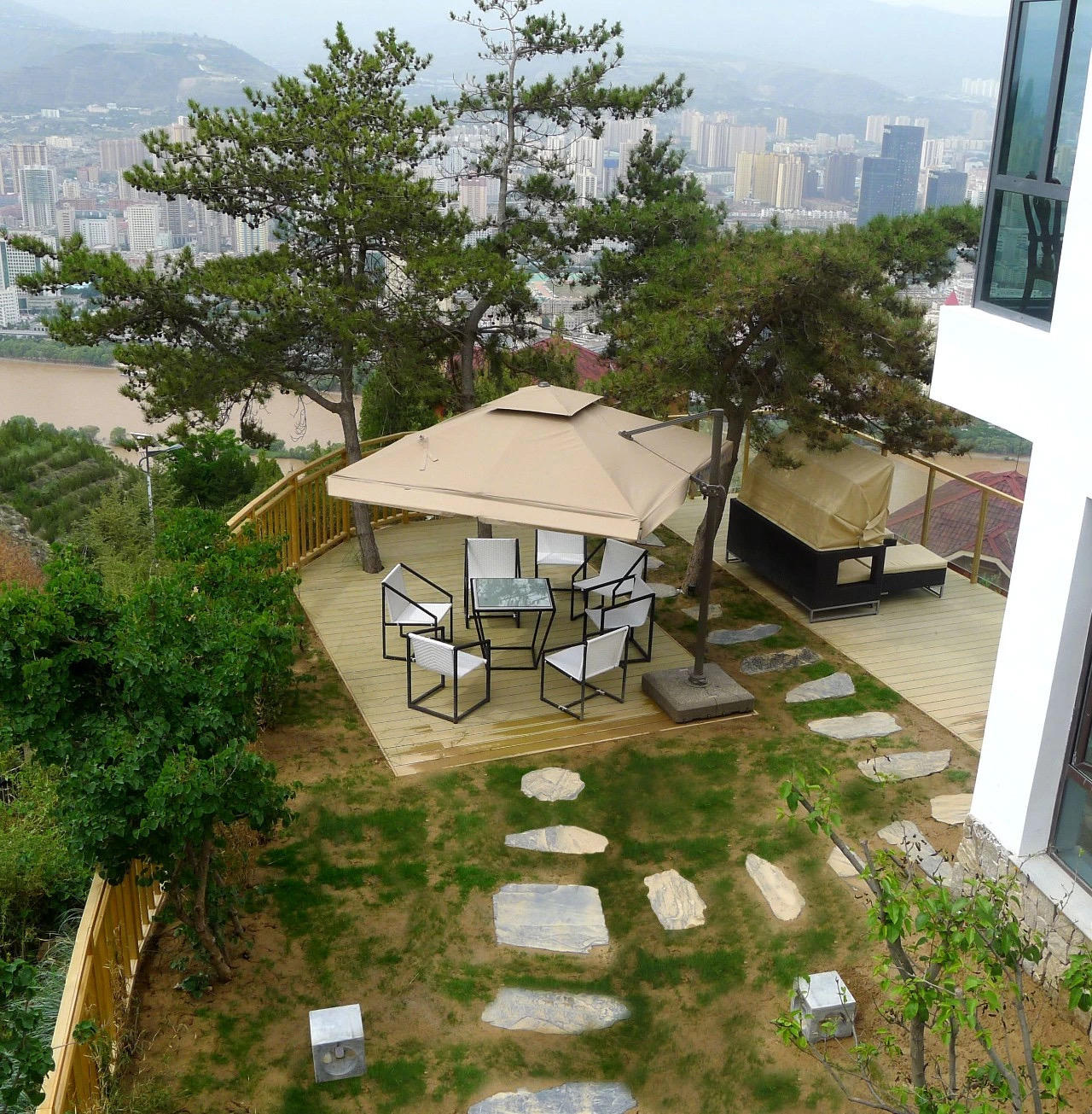 伴山星宿（入围作品）
项目地址：甘肃省兰州市
项目类型：别墅
建筑面积：900平米
竣工时间：2019年6月   