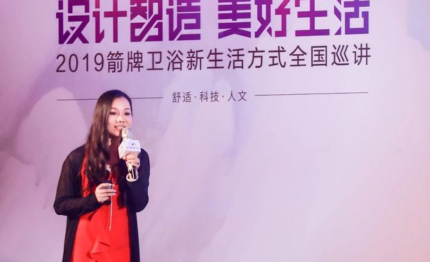 “我之所以这么热爱音乐，是因为我觉得音乐就像空气里面的养分，它不断地在滋养着我的心灵和我的设计之路。”方若非认为，音乐、艺术、设计，三者之间有密不可分的关系，在调性、主题、节奏、色彩、故事性、画面感等诸多维度有着共通之处，在表现手法与素材上又有着许多区别。她强调，音乐不是做设计的主要手法，音乐是去突破的一种途径。设计师做设计遇到瓶颈的时候，音乐也许是打开另一扇窗的契机。

音乐是空气的诗章，软装是空间的灵魂。艺术的思维是相通的。音乐讲究“声情并茂”，设计研究点线面的空间比例、色彩搭配、情感铺排和气氛渲染。音乐与设计，理相通而意相近。

