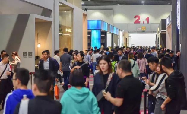展馆分为A、B、C三个区,展出民用家具、饰品家纺、户外家居、办公商用以及酒店家具、家具生产设备等题材产品。