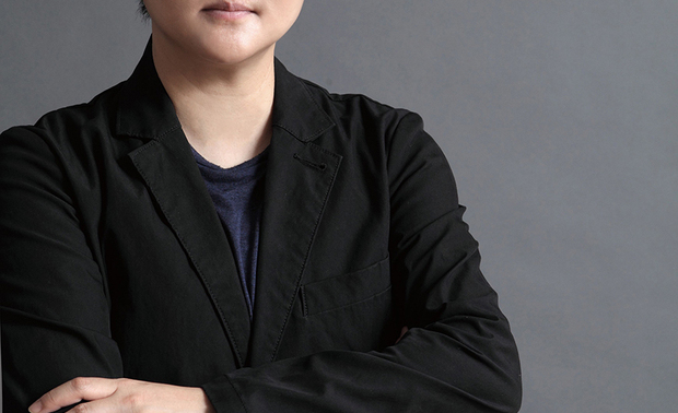 
资历
京璽國際股份有限公司 设计总监

得奖记录
2020 美国 IDA International Design Awards 国际设计奖 银奖 - 济南旅游路金茂府
2020 中国 金外滩奖 最佳餐饮空间 金奖 - 腾鮨
2020 中国 室内设计金堂奖 - 年度卓越人物
2020 中国 室内设计金堂奖 年度杰出样板间/售楼处设计 - 电建．金地华宸
2020 义大利 A’DESIGN AWARD WINNER 铜奖 - Shenwu Jinmao Palac
2020 义大利 A’DESIGN AWARD WINNER 铜奖 - Snow Capped
2020 德国 iF DESIGN AWARD - Tou Sushi
2019 中国 中国新商业空间大奖 年度杰出新商业空间设计师
2019 美国《Interior Design》中文版 1989-2019全国百名优秀室内建筑师
2019 义大利 A’DESIGN AWARD WINNER 铜奖 - Noble ChangAn
2019 新加坡 Singapore Interior Design Awards 国际设计奖 - Noble ChangAn
2018 英国 INTERNATIONAL PROPERTY AWARDS 室内设计奖 - Taipei Wu’s Residential
2017 义大利 A’DESIGN AWARD WINNER 金奖 - Beijing Expreesoup
2017 义大利 A’DESIGN AWARD WINNER 铜奖 - Taipei Wu’s Residential
2016 义大利 A’DESIGN AWARD WINNER 铂金奖 - Into the world of art
2016 义大利 A’DESIGN AWARD WINNER 银奖 - R&D Cocktail Lab
2016 德国 红点设计奖 Winner 荣誉奖 - R&D Cocktail Lab
2016 英国 INTERNATIONAL PROPERTY AWARDS 高度赞赏奖 - Into the world of art
2016 美国 IDA International Design Awards 国际设计奖 - Taipei Yang’s Residential
2015 美国 INTERIOR DESIGN 国际中文版 - 中国室内设计年度封面人物
2015 美国 INTERIOR DESIGN Best of Year Awards Finalist - Into the world of art
2015 美国 IDA International Design Awards 国际设计奖 铜奖 - R&D Cocktail Lab
2015 美国 IDA International Design Awards 国际设计奖 铜奖 - Into the world of art
2015 日本 Good Design Award 优良设计 - R&D Cocktail Lab
2015 日本 Good Design Award 优良设计奖 - 国泰一品‧城隅绿居
2015 英国 FX International Interior Design - R&D Cocktail Lab
2015 英国 SBID Design International Awards - Into the worl d of art
2015 英国 SBID Design International Awards - R&D Cocktai l Lab
2015 台湾 金点设计奖 金点设计奖标章 - Into the world of art
2015 美国 INTERIOR DESIGN 金外滩奖 - 最佳居住空间奖
2015 中国 14/15 亚太室内设计精英邀请赛 铜奖 - Into the world of art
2015 中国 14/15 亚太室内设计精英邀请赛 优选奖 - R&D Cocktail Lab
2015 中国 室内设计金堂奖年度 优秀住宅公寓设计 - 台北黄宅
2015 中国 室内设计金堂奖年度 年度优秀展示空间 - Into the world of art
16th 香港APIDA百大空间设计大奖 - CONVERSE广州研发中心

获奖作品《朗读艺术・回归 Read Aloud Art・Return》
