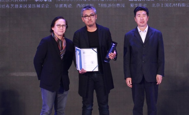 ▲荣获艾特奖IDEA-TOPS（艾特奖）最佳别墅豪宅设计奖，图为葛亚曦参加颁奖盛典
