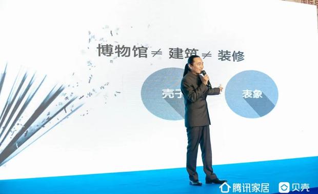 张郁老师还以苏州爆红博物馆西馆为例,讲解设计技法,探讨如何将传统文化与现代时尚完美结合,创造更有特色的作品。张郁老师紧跟时事,深入浅出鞭辟入里,给我们带来了一场精神盛宴。