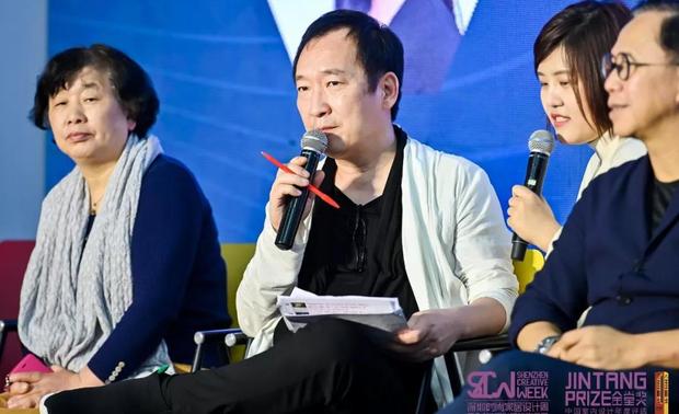 朴仁鹤 
韩国室内建筑家协会会长
《INTERIORS KOREA》杂志发行人
韩国公共设计学会会长
