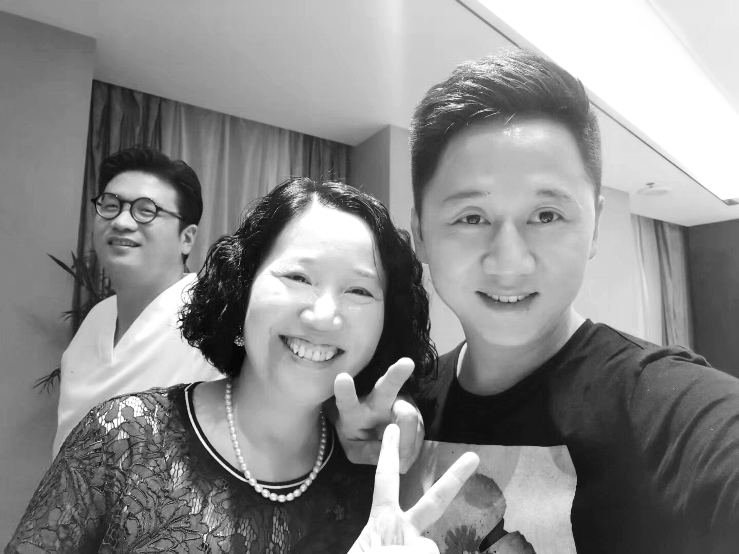 与黄艳红（金堂奖全国联盟委员会秘书长）老师合影留念

