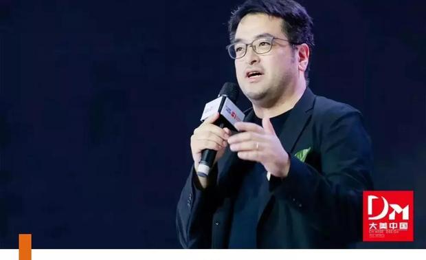 伊藤贵之以其优秀的设计案例为铺垫，现场与郑州设计精英一起深入交流探讨设计创新，进而解析如何启动创意脑洞，希望能让更多青年设计师的创意思维能够得以延伸，让原创设计变得更有价值！