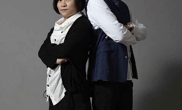 
仝育设计
设计总监 庄媛婷
创意总监 郑瑞文

公司简介
透过空间设计「疗癒人心，创造幸福」，是我们最想做的事。

2006年，庄媛婷、郑瑞文总监，联手创立的仝育设计，从台南出发，以设计界神鵰侠侣之姿，带团队完美诠释「1+1>2」的分工哲学。立基台南，跨足世界，仝育设计团队获奖足迹遍佈中国、日本、英国、美国、澳洲、法国、义大利等各国，将独具韵味的设计美感，绵延绽放于国际。

人法地，地法天，天法道，道法自然，我们将天地万物中的「道」，转化为安顿人们身、心、灵的疗癒元素，将人文艺术之美，融入住宅空间与商业空间。我们专注细节，究极品味，让场域与心灵自然交融，疗癒人心，创造幸福。

设计理念
庄子说：「天地有大美而不言。」

美藏匿于天地，所以我们享受生活、观察生活、体验生活；美不具备形体，是一种生活经验的表达，一种生命态度的展现。

以空间形塑自然，藉由疗癒元素的运用，创造「慢、静、雅、简、散」，自然与艺术美感兼具的人文意境场域，赋予空间多元样貌，让人与空间的互动，多了份感动与疗癒。

获奖纪录
2024 年度
美国 Muse Design Awards - Gold
中国 APDC 亚太室内设计菁英邀请赛 - Winner
美国 International Design Awards - Honorable Mention

2023 年度
台湾 TSDA 钛美奖 别墅住宅空间类 - 铜奖

2021 年度
中国 APDC 亚太室内设计菁英邀请赛 - 大奖
美国 MUSE Design Awards - Platinum
英国 Outstanding Property Award London - Honorable Mention
美国 International Design Awards - Honorable Mention
中国 金堂奖 - 年度杰出样板间/售楼处设计

2020 年度
美国 MUSE Design Awards - Platinum
英国 London International Creative Competition - Office Selection
英国 Outstanding Property Award London - Winner

2019 年度
义大利 A’ Design Award & Competition - Bronze x 3
法国 Novum Design Award - Gold
美国《Interior Design》中文版 1989-2019全国百名优秀室内建筑师
中国 艾特奖(IDEA-TOPS) 样板房设计 - 优秀奖
中国 2018-2019 地产设计大奖 - 优秀奖
英国 London Design Awards - 银奖

2018 年度
中国 金堂奖 - 年度优秀住宅公寓设计
中国 M+ 高端室内设计大赛 - 年度潜力设计师
台湾 华人金创奖 别墅复层类 - 银奖
中国 APDC亚太室内设计精英邀请赛 - 佳作奖 x 2
义大利 A’Design Award - Bronze & Iron x2

2017 年度
美国 International Design Awards - Honorable Mention
英国 London International Creative Competition - Honorable Mention
义大利 A’Design Award - Silver x 2 & Bronze
澳洲 Melbourne Design Awards - Silver x 2
香港 Hong Kong Design Awards - Gold & Silver
中国 绿地集团首届国际软装设计大奖 - 一等奖

2016 年度
中国 CID当代国际设计大奖 - 佳作
美国 International Design Awards - Honorable Mention

庄媛婷、郑瑞文
仝育室内装修设计有限公司
电话
台南总公司：06-2138998/06-2131668
高雄办公室：07-3230505/07-3231010
地址
台南总公司：台南市南区体育路21巷7号
高雄办公室：高雄市三民区十全三路50号
信箱：tong.yu99@msa.hinet.net
网址：http://ty-interior.com/

OPEN Design动能开启传媒：https://www.openworld.tv/