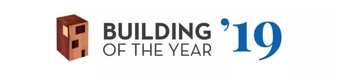 'At ArchDaily, we believe that "expert" juries are not necessary to determine quality architecture. We trust you, our readers, to select the buildings that - due to their beauty, intelligence, creativity, or service to the community - represent the best architecture of the year.'



ArchDaily作为全球最为权威及最受建筑师欢迎的网站，每月有超过1300万建筑师访问 ArchDaily 寻找灵感、知识和工具。截止到目前为止，ArchDaily 一直是建筑互联网行业的领头者，并且长期占据谷歌搜索的第一名。他们相信读者们自身对建筑设计的热情、想法、创意、跟认识可以帮他们筛选出最好的年度建筑。所以每年的年度建筑奖，也将由读者在ArchDaily团队在全球设计项目精心挑选出的4000余作品中投票选出。