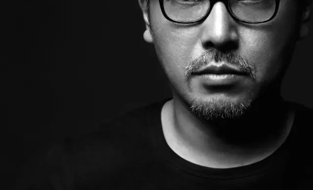 ▲冷峻的外表下实则温暖的内心

在给大家分享之时，旁边的助理在旁边催促着其他工作的安排，但他还是来参加了。本来也是没有十足的把握能见到葛亚曦，笔者也是撞撞运气，结果葛亚曦先生还是来给大家分享。
能感受到他既要完成自己繁忙的工作，却也不放弃理念的传播。但凡有机会给大家分享，他就会努力争取，无关名利，哪怕只是传递给了一个人。
