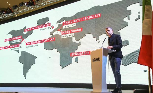 意大利设计师大使、麻省理工大学城市实验室主任Carlo Ratti (卡洛·拉蒂)教授以自己多年的研究数据为分析基础，为本次设计日带来了全新的“可感城市”概念，他发言说，我们可以通过了解未来的趋势，去设计出更好更精良的基础设施，让城市空间的利用变得更加灵活。