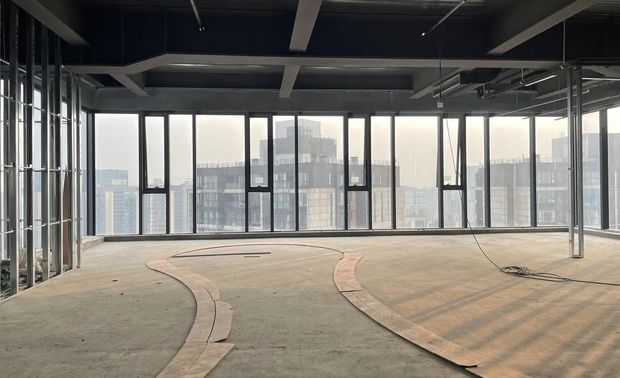 展望
2020年受疫情影响,在世纪大变革的背景之下,面临头部市场的整合集中与挤压,中间市场的生存异常艰难,中型企业的成长充满焦虑与压力,我们走得战战兢兢,如履薄冰,深知如果不做深层次的变革,公司将失去未来。
2021年新的开始我们继续坚守设计公司的长期价值,坚持以作品、奖项、品牌为设计公司发展路径,服务两个经营目标,通过全链条服务流程提高客户满意度,加强员工认同感,凝聚力,做好员工成长和发展的催化剂。
2020年最后一天,终于看到久违的阳光,愿这缕阳光,驱走阴霾,开启希望之窗。
探索设计真谛,见证幸福家庭,助力员工成长。
设计,以美好致生活@2021