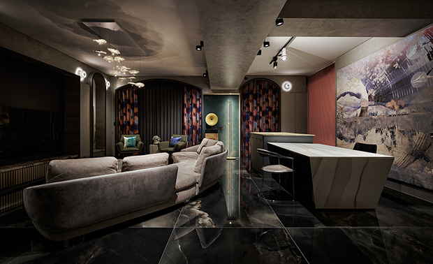 
讨论区
Discussion Area

讨论区在平时工作结束后，便转为餐桌机能，因此这裡设定为人跟人之间交流的平台，是所有动线的交会点，如同码头一样，串连所有区域节点。将原木比拟为码头，大理石象徵陆地，喻示不同想法的交会凝聚成共识。大理石桌是在家具店选品，而木桌则是请木工製作，搭配石桌斜角造型，同样做延伸，让材质各异但线条相呼应，悄然回应品牌意念。

After work hours, the discussion area transforms into a dining space, fostering interpersonal communication and serving as the central hub of all traffic flow. This area functions much like a dock, linking various zones within the space. The use of raw wood symbolizes the dock, while the marble represents the land, signifying the convergence of diverse ideas into a unified consensus. The marble table, sourced from a furniture store, the custom-made wooden table crafted by a skilled carpenter, and the oblique-shaped stone table elegantly echo the brand's philosophy via assorted materials.
