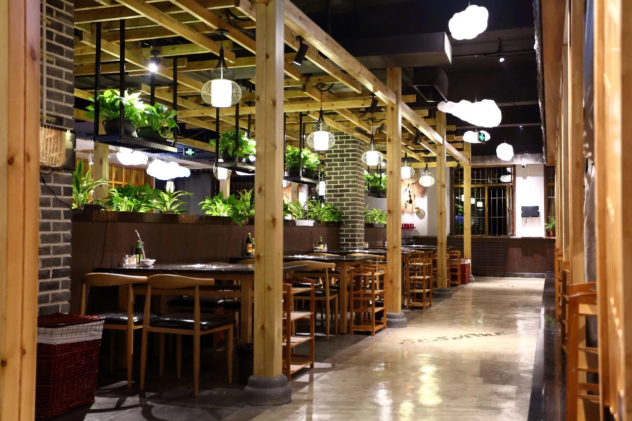 兰州大龙火锅店（入围作品）项目地址：甘肃省兰州市甘南路
项目类型：餐饮
建筑面积：600平米
竣工时间：2018年6月 