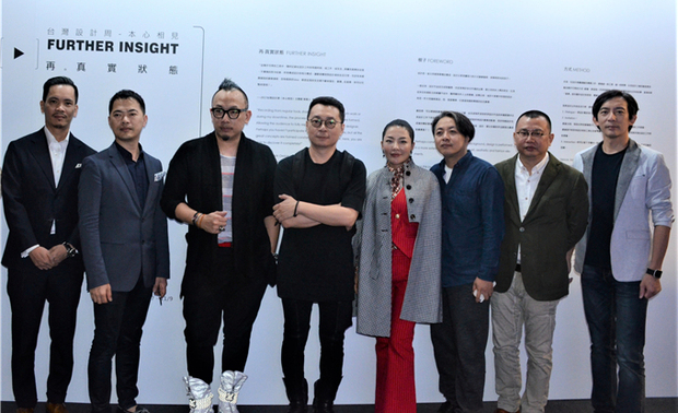 两岸参展设计师合影
左起：黄永才、杨焕生、张祥镐、唐忠汉、梓晴、赵睿、韩松、房元凯
  
