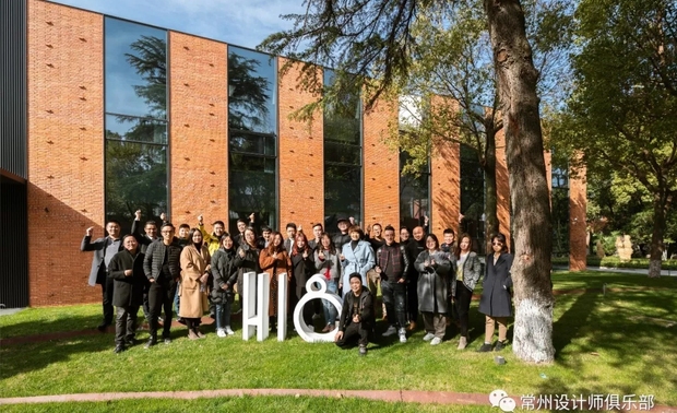 参观结束，所有参加本次上海之行的设计师合影留念，希望此行能给他们带来不一样的设计灵感，为以后的设计带来惊喜。