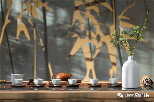 她造就了自己的美貌、财富、才华、智慧与自由，她的作品被多家行业杂志刊登，深圳、杭州、佛山谷歌体验中心邀请她设计办公空间......