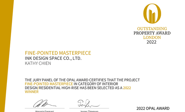 本文由OPEN编辑部撰写

OUTSTANDING PROPERTY AWARD LONDON,OPAL（英国伦敦杰出地产大奖）由全球知名企业集团Farmani Group组织，并以招揽全球最佳建筑师、室内设计师与房地产开发商为目标，在创造异业菁英联合平台的同时，找寻各地最富创造力、革新感、社会影响力与永续性的设计方案。参与者有机会替自己最新颖的企划，博得国际能见度，并且和产业的先驱及专业人士进行交流。

简兆芝室内设计 简兆芝 主持设计师 大胆採用缤纷的义大利进口沙发为全室规划核心，并融汇「空间平衡」的设计理念，悉心调配用色、材质、光线、家具等元素，将结构梁柱化为别緻造型，精心打造出素雅的家宅作品《璞石琢辉》，于国际赛事掳获一众评审目光，荣获2022 OPAL伦敦杰出地产大奖「Winner」奖项！
