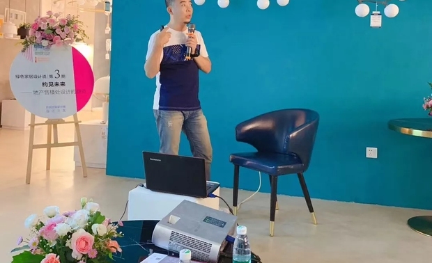东合设计合伙人、首席设计师牛国华讲到，最近在体验经济的浪潮推动下，售楼处设计不是高大上就够了，还需要同时满足很多需求。呈现出颜值越来越高，功能越来越多样化的趋势。牛国华老师通过“标准化+模块化设计、集装箱搭建创新、集约式售楼处”三大板块，给大家详细讲解他是如何做售楼处设计创新的。
